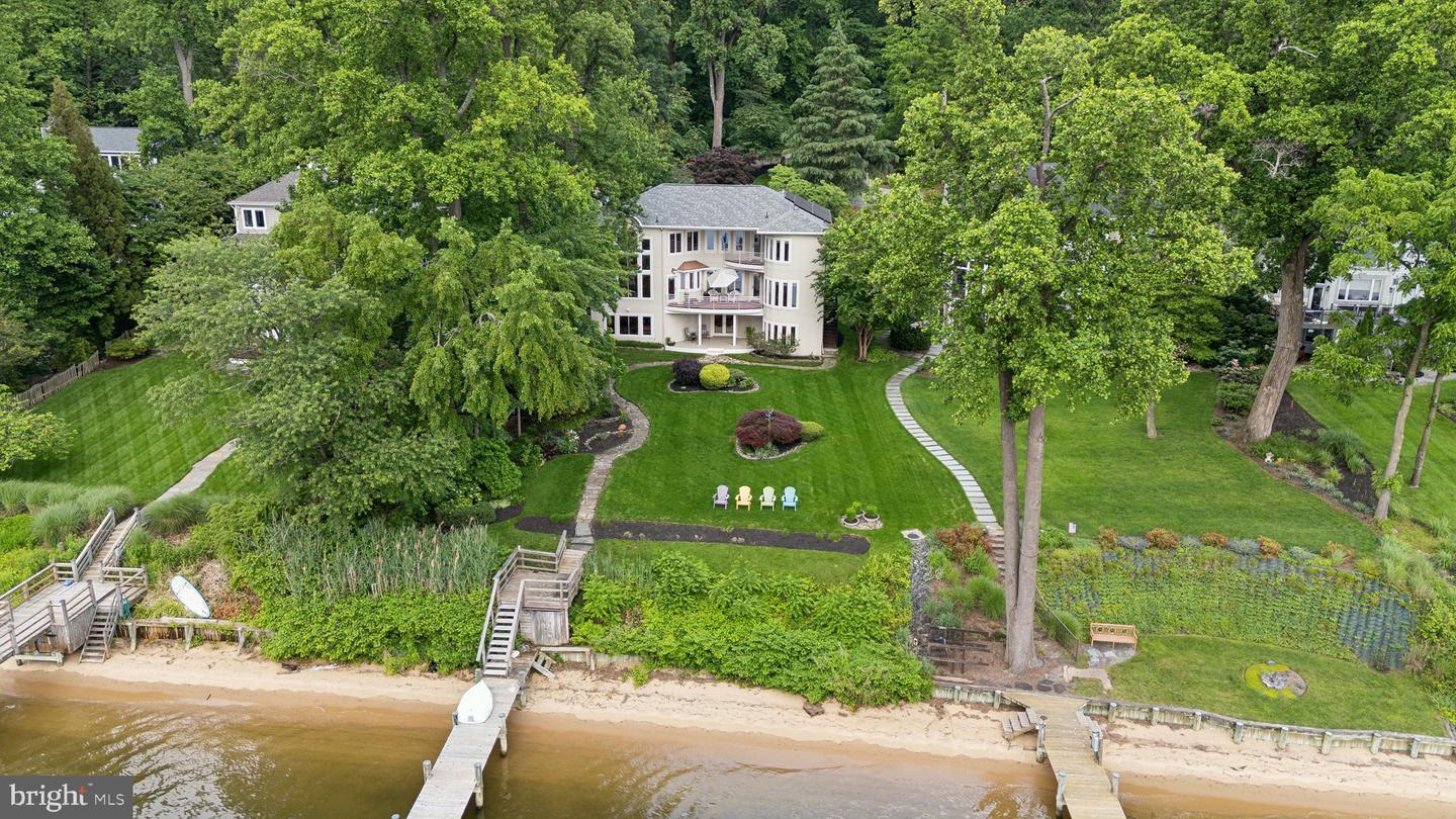 922 Old County Rd