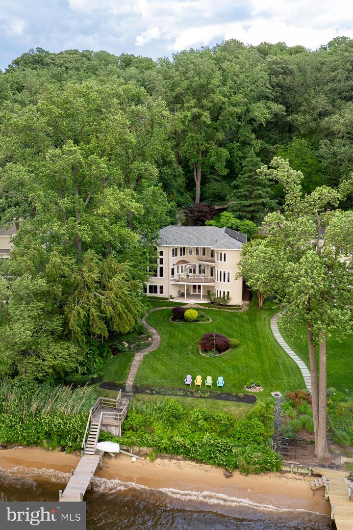 922 Old County Rd