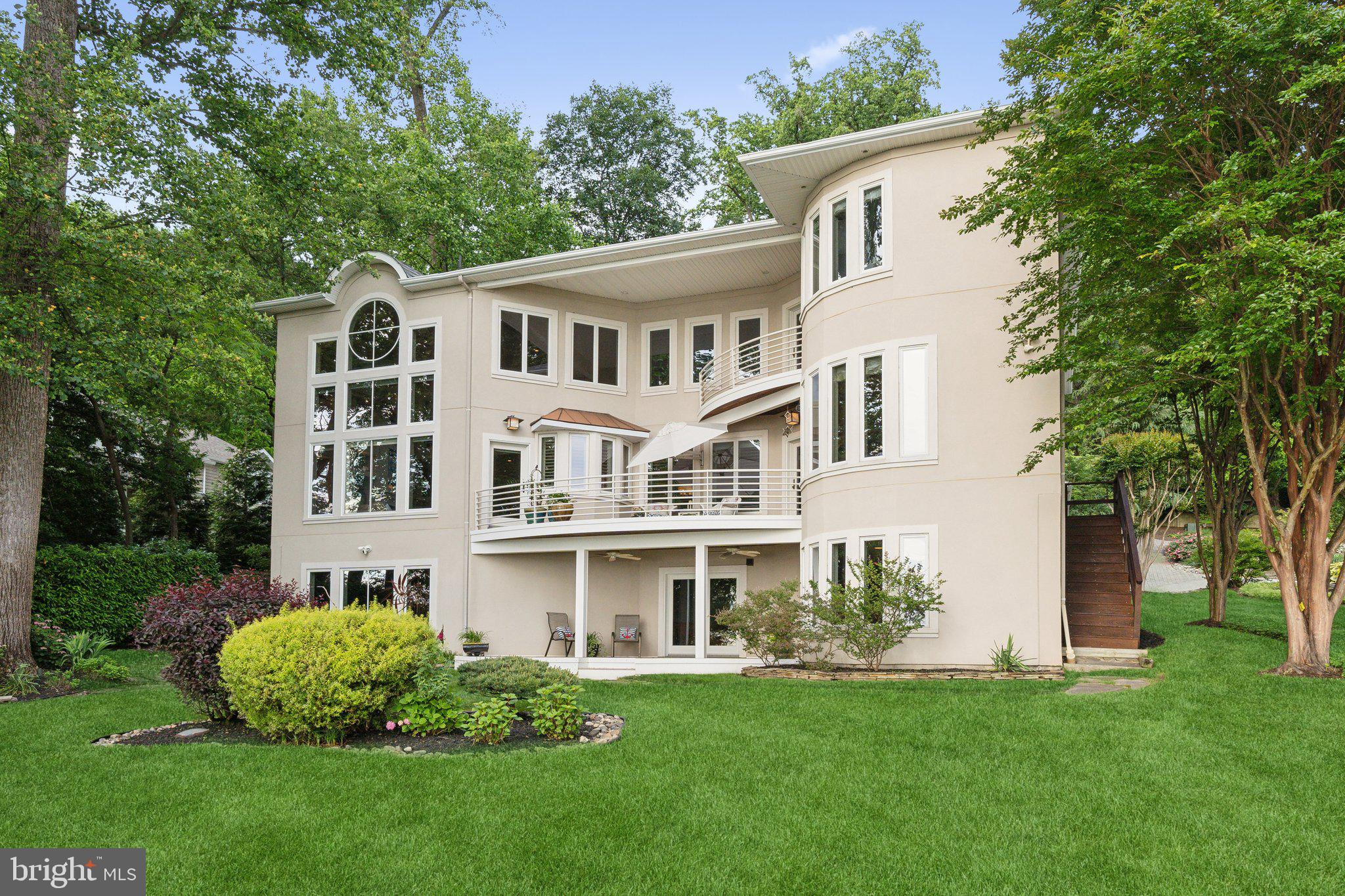 922 OLD COUNTY ROAD