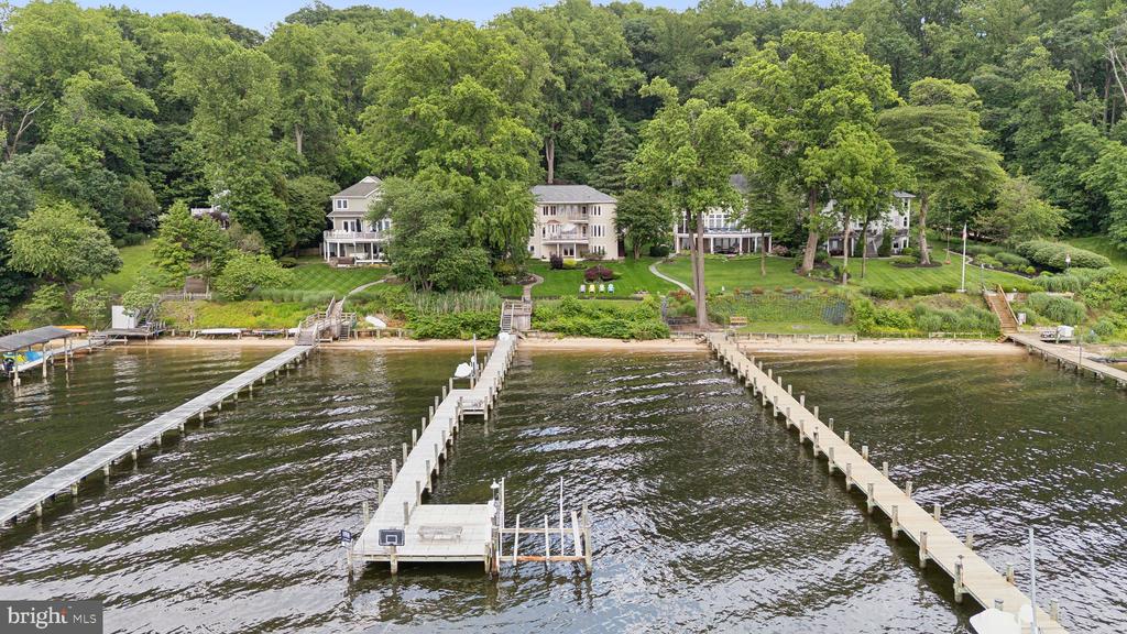 922 OLD COUNTY ROAD