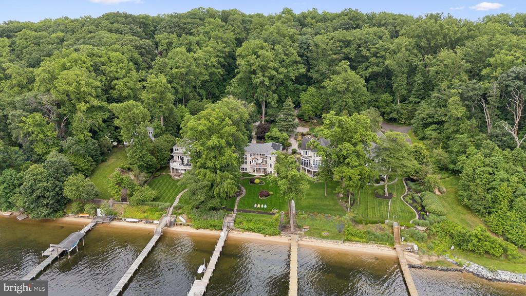 922 OLD COUNTY ROAD
