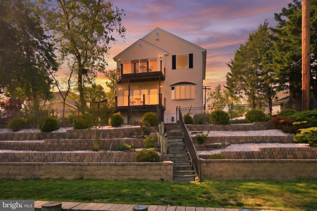 426 RIVERSIDE DRIVE
