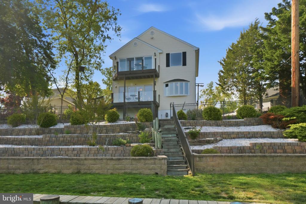 426 RIVERSIDE DRIVE