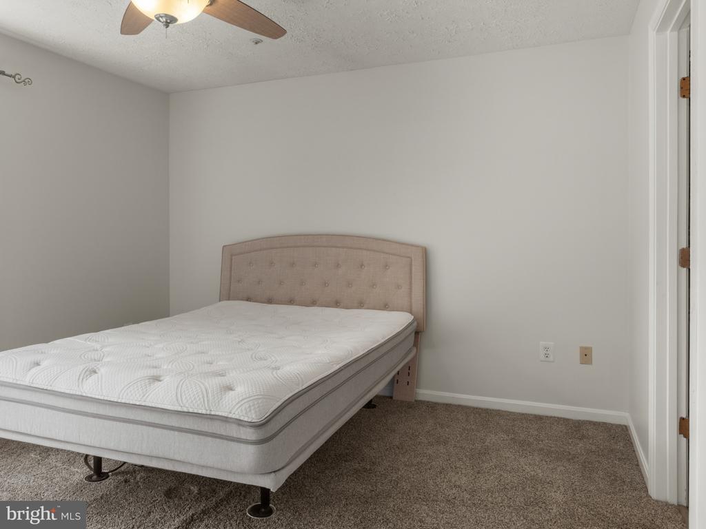 2002 PHILLIPS TERRACE 11