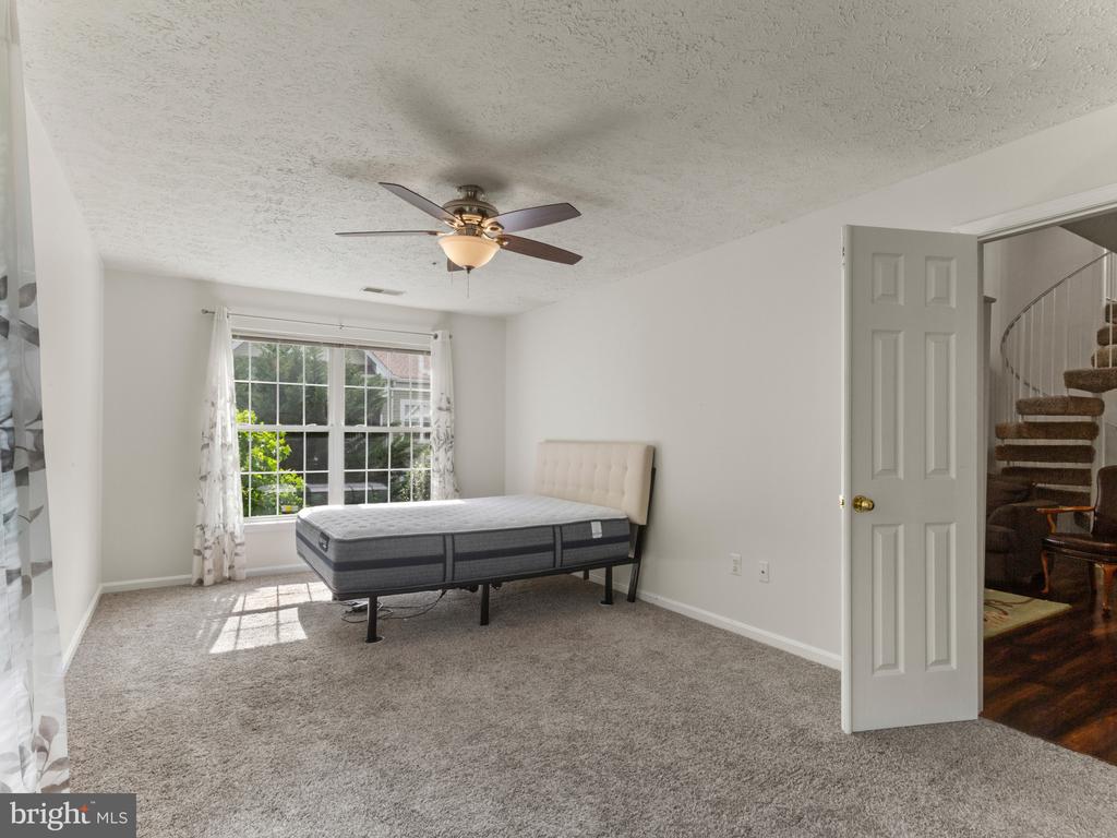 2002 PHILLIPS TERRACE 11