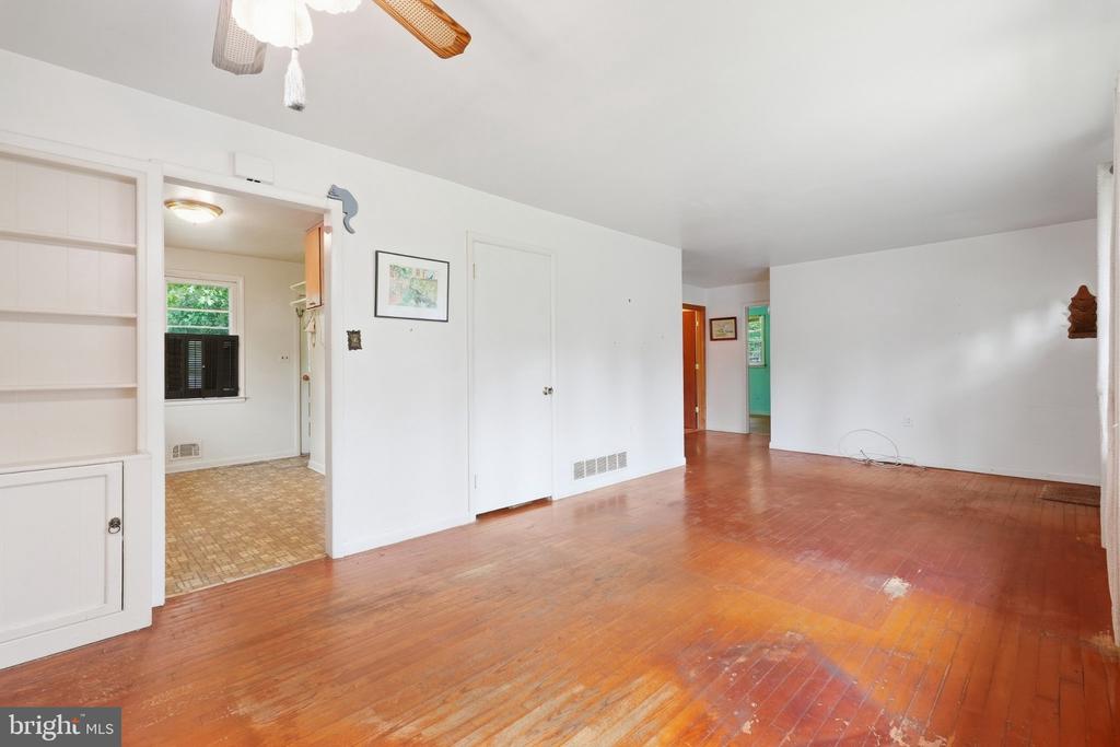 293 CEDAR LANE