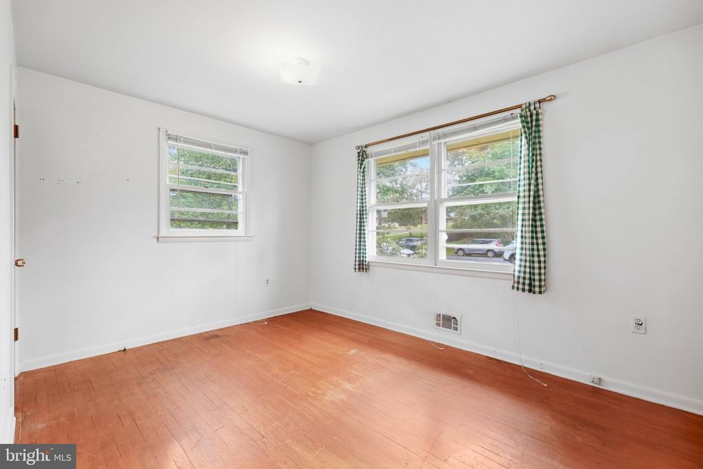 293 CEDAR LANE