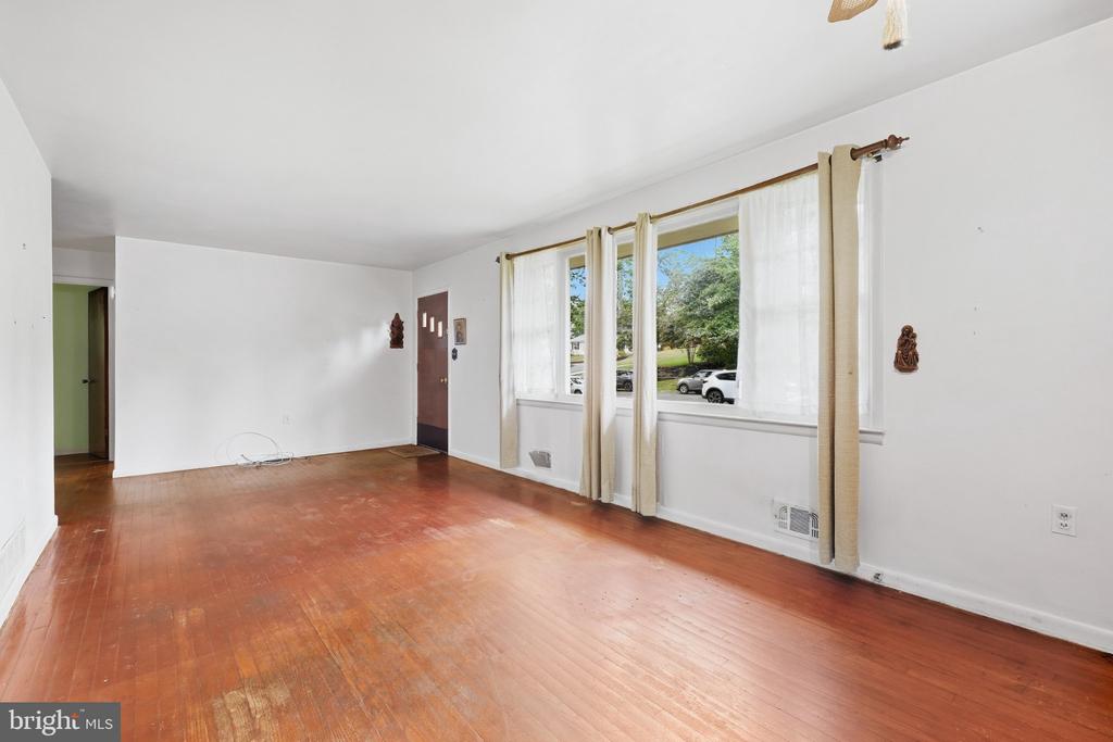 293 CEDAR LANE