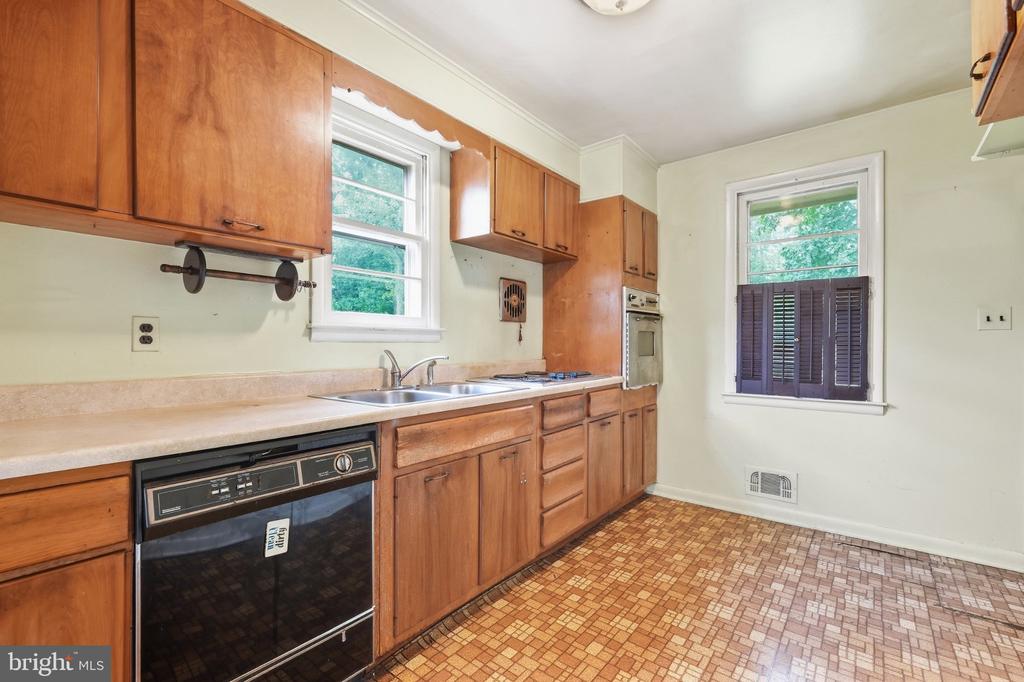 293 CEDAR LANE