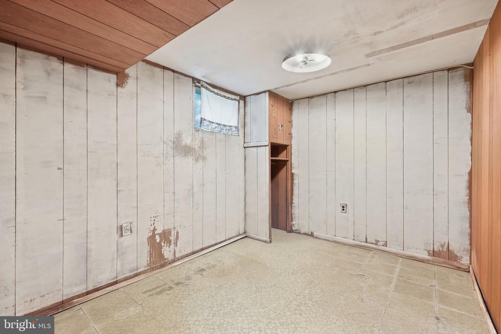 293 CEDAR LANE