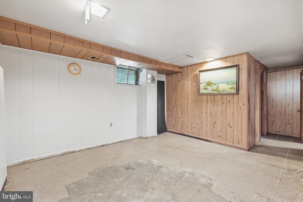 293 CEDAR LANE
