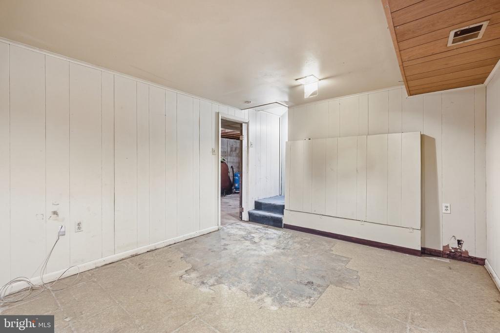 293 CEDAR LANE