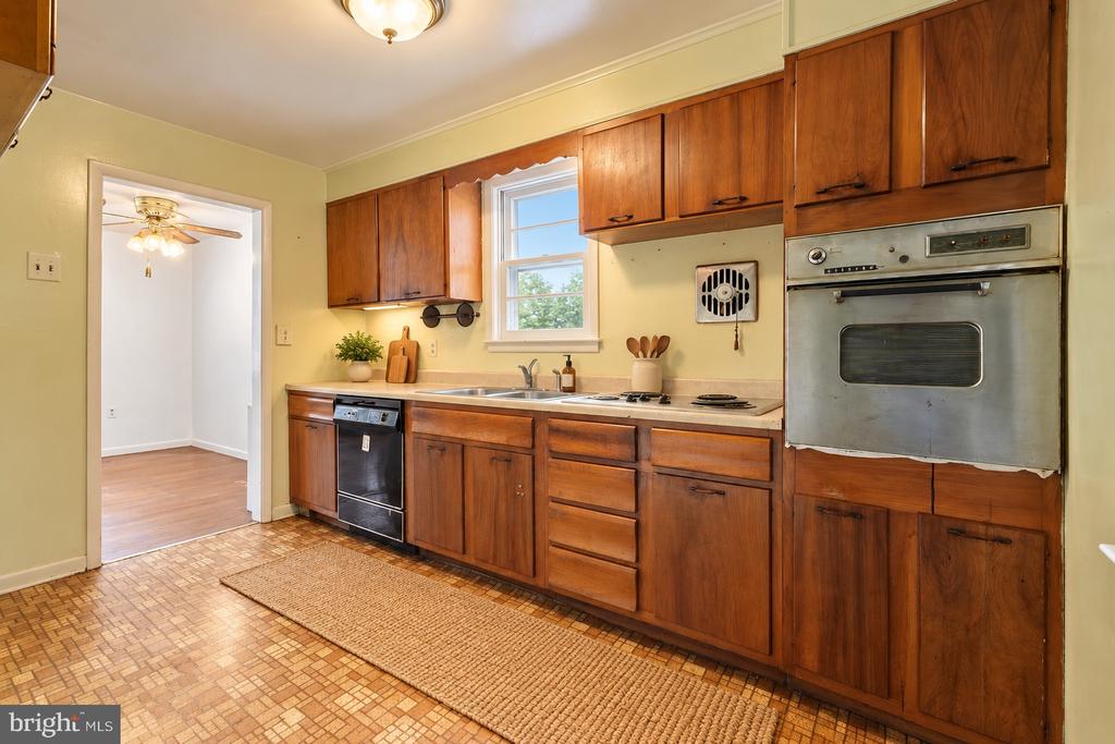293 CEDAR LANE