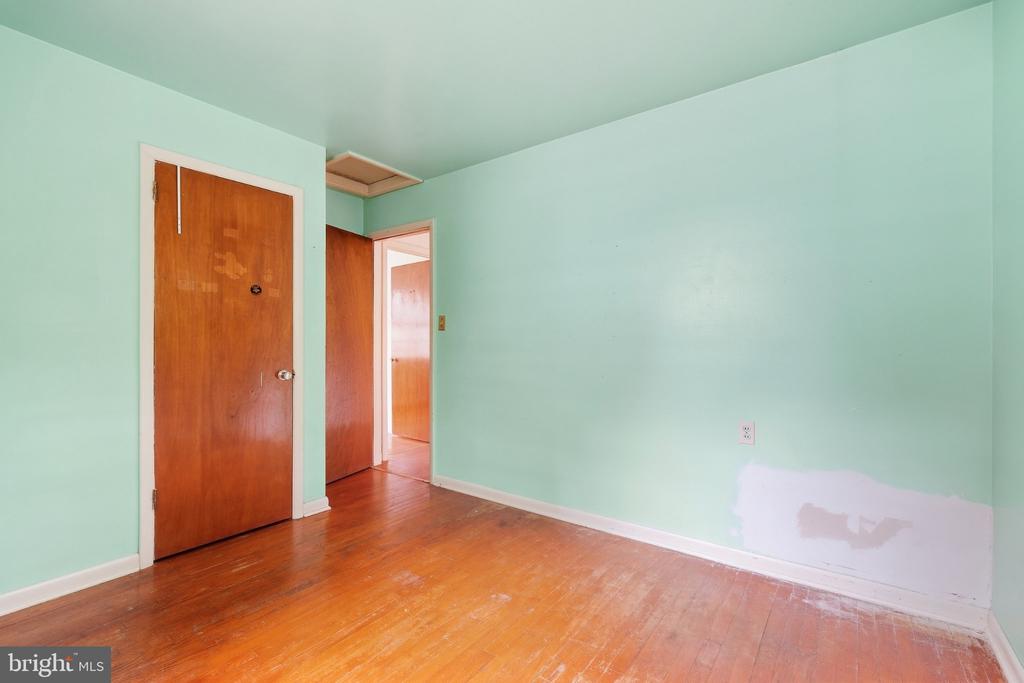 293 CEDAR LANE