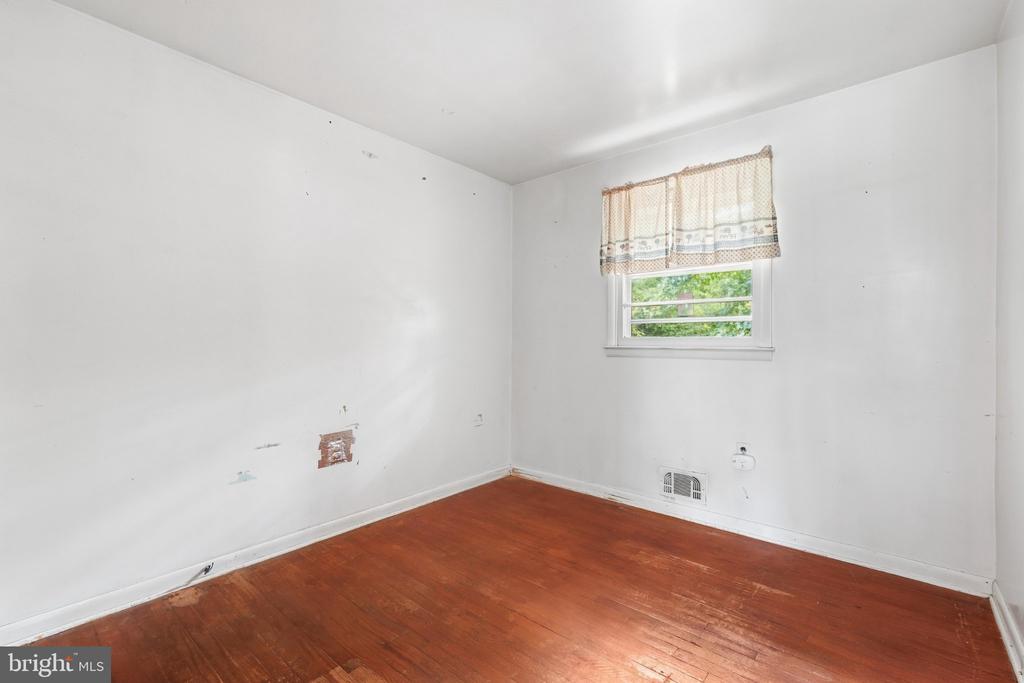 293 CEDAR LANE
