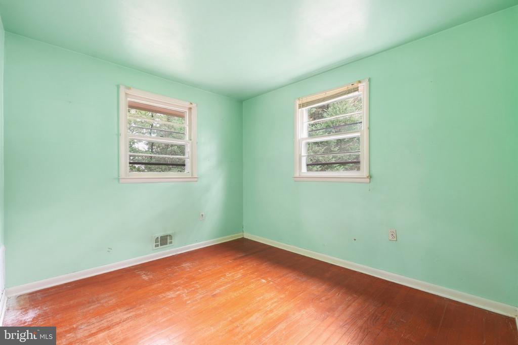 293 CEDAR LANE