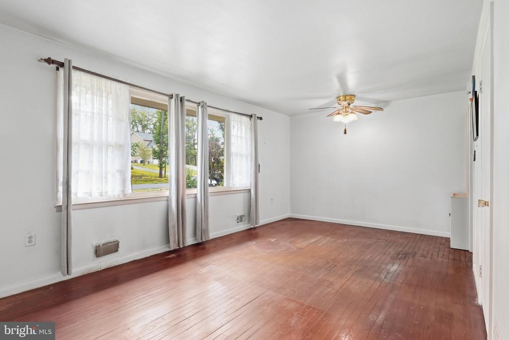 293 CEDAR LANE