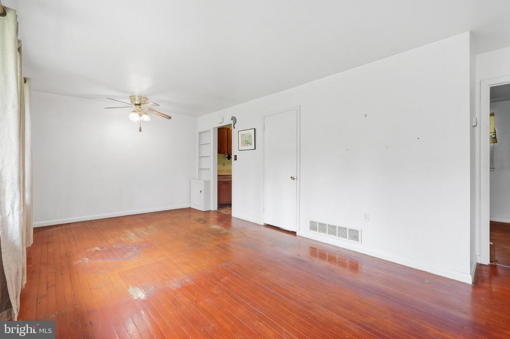 293 CEDAR LANE