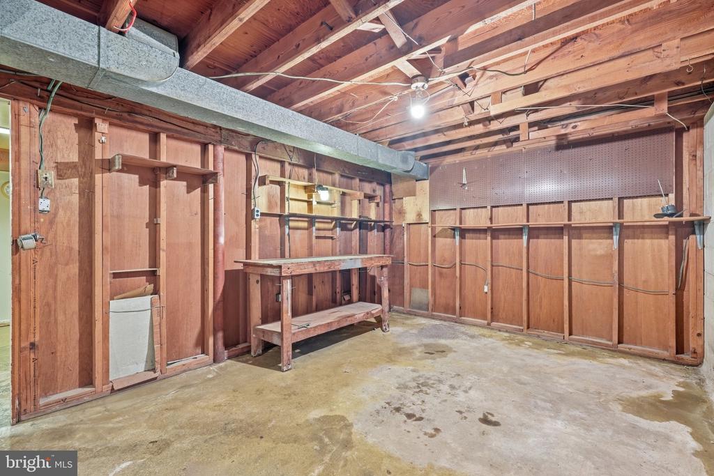 293 CEDAR LANE