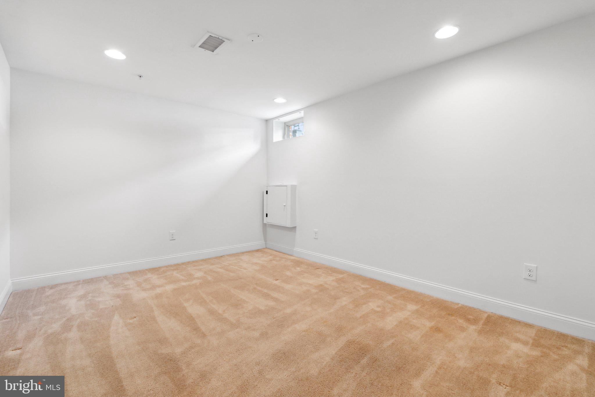 129 Fort Ave W