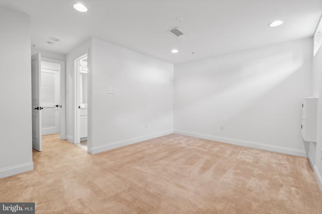 129 Fort Ave W