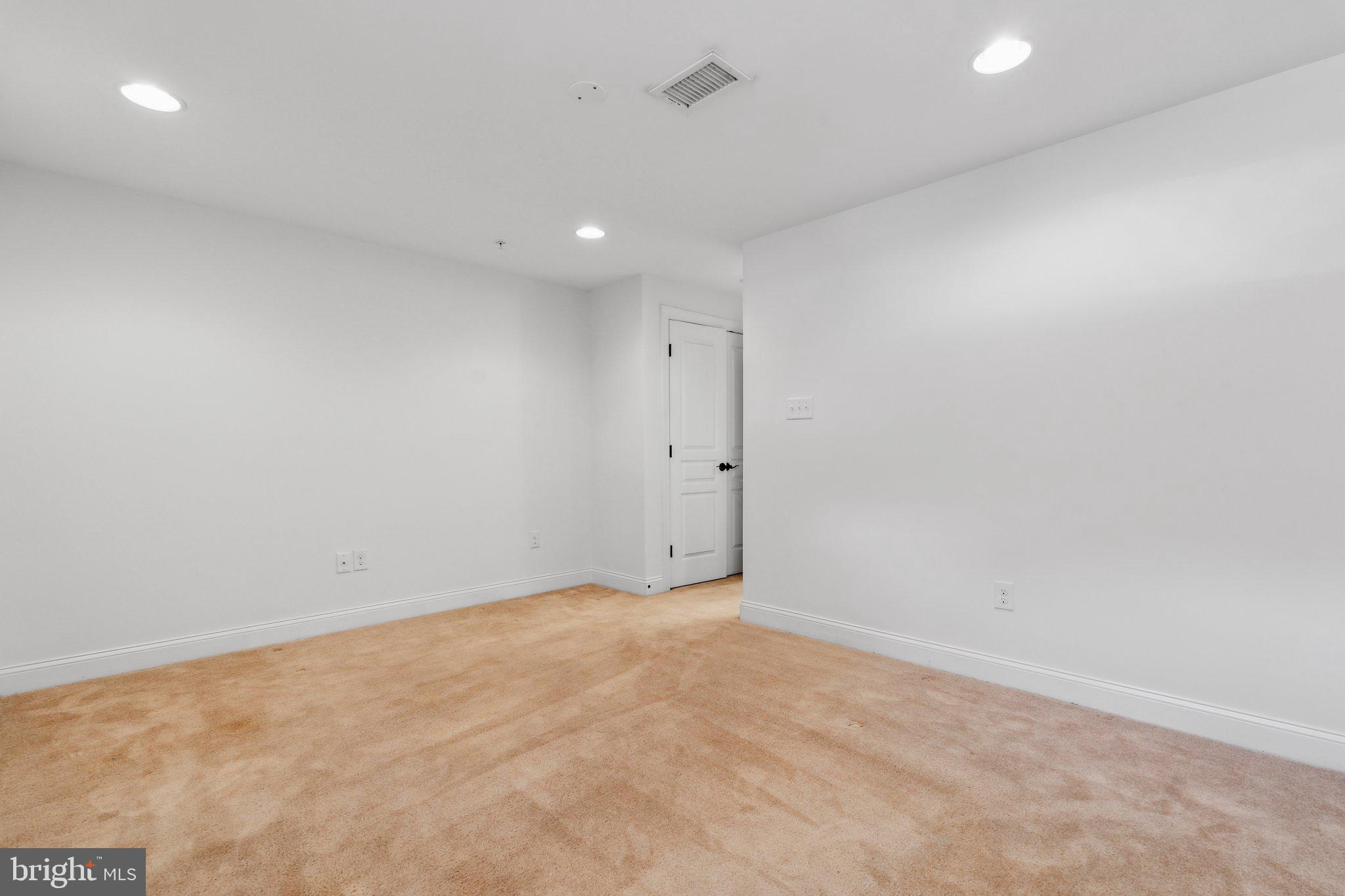 129 Fort Ave W