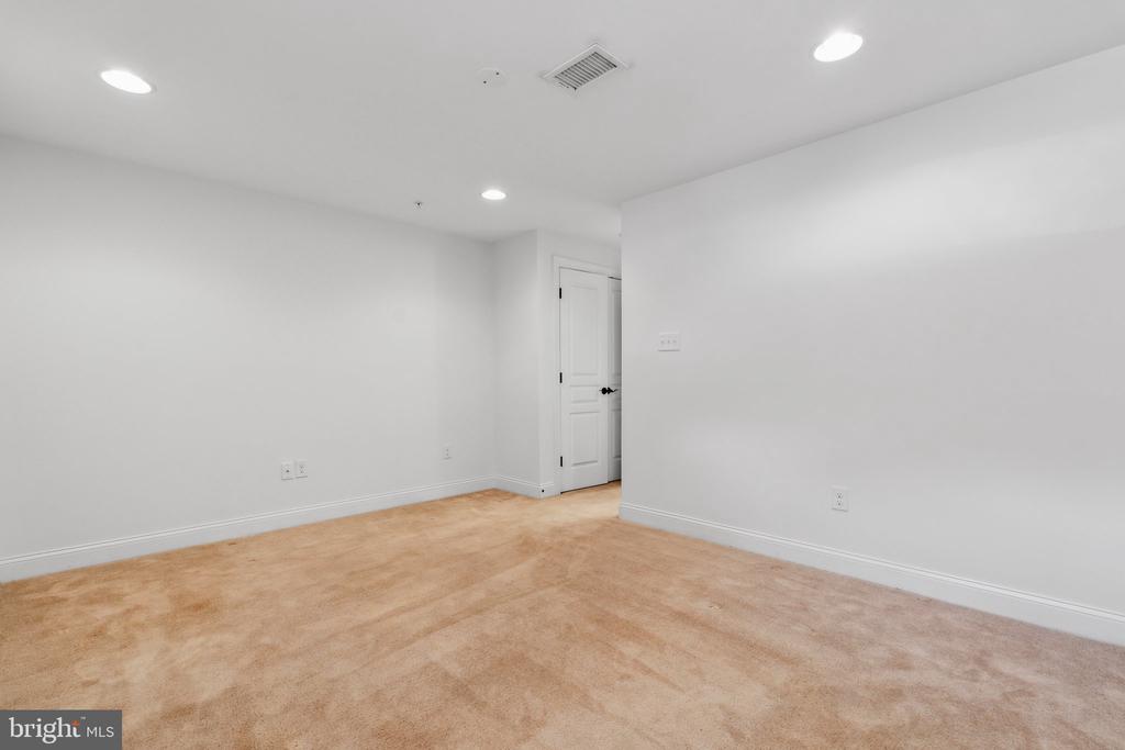 129 Fort Ave W