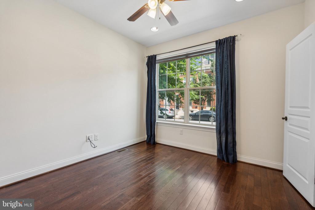 129 Fort Ave W