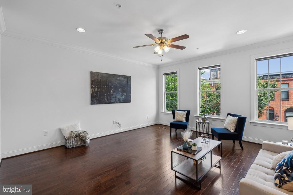 129 Fort Ave W