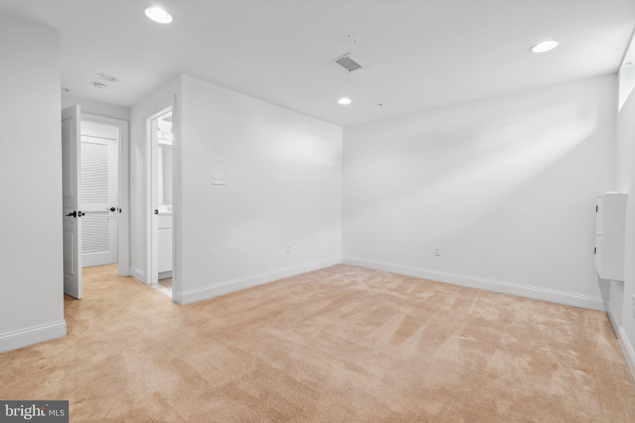 129 Fort Ave W