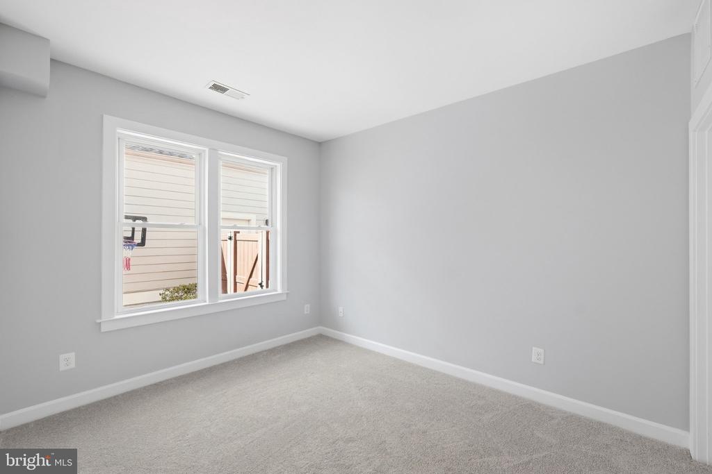 1132 S GLEBE ROAD