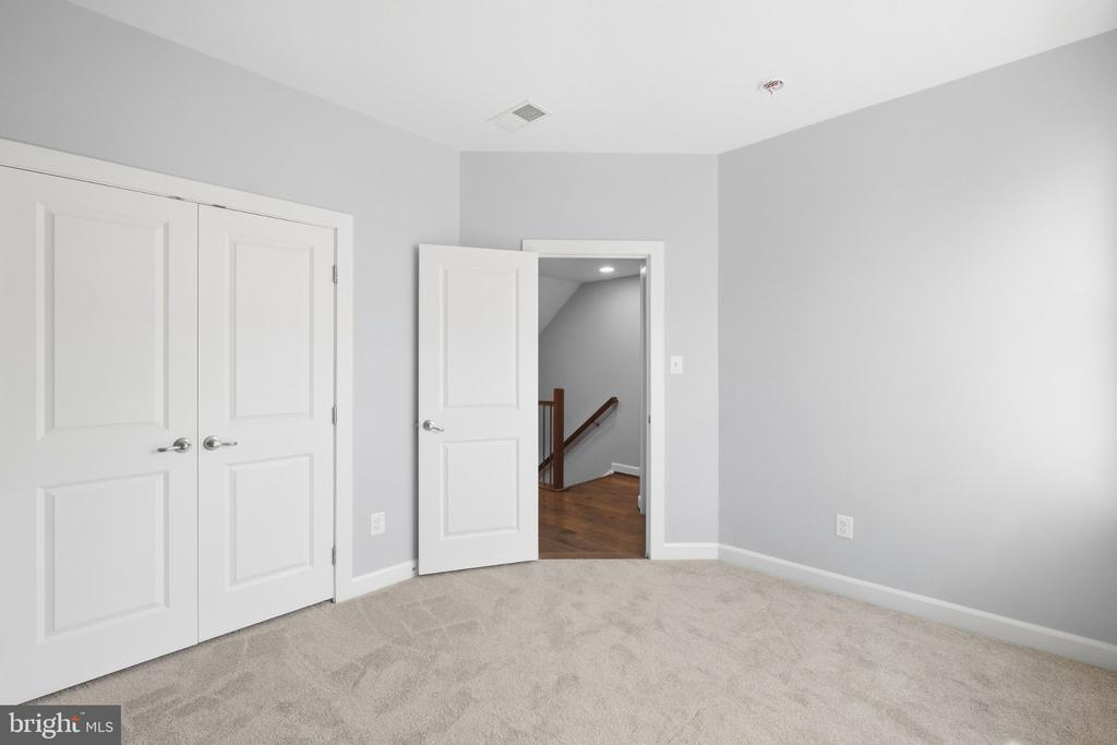1132 S GLEBE ROAD