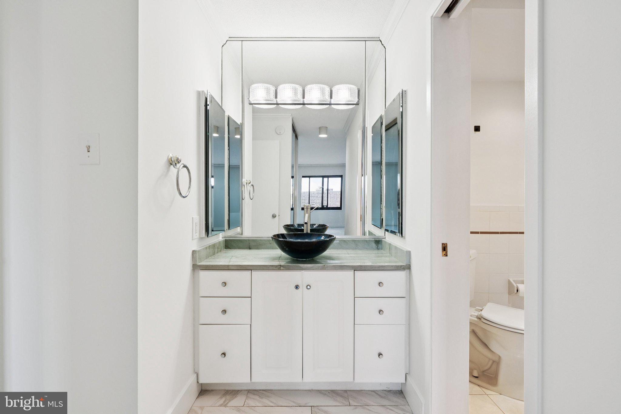 307 YOAKUM PARKWAY 519