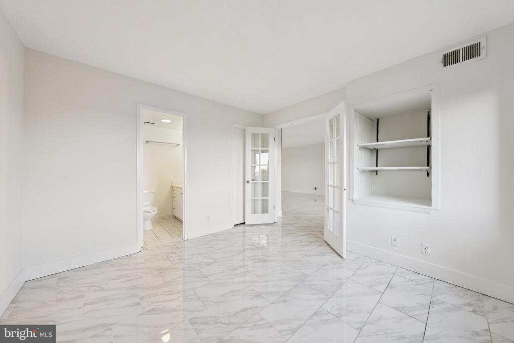 307 YOAKUM PARKWAY 519