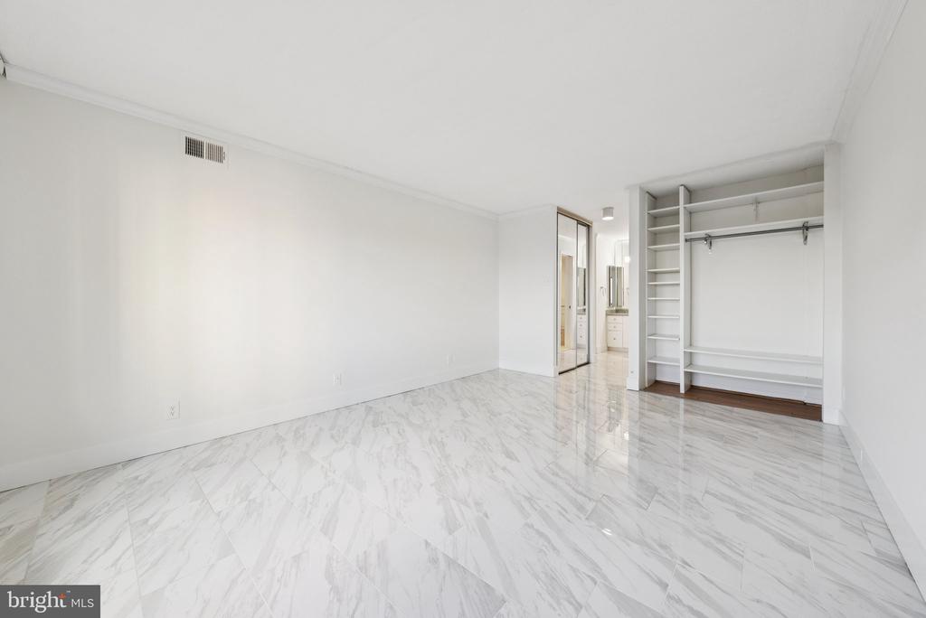 307 YOAKUM PARKWAY 519
