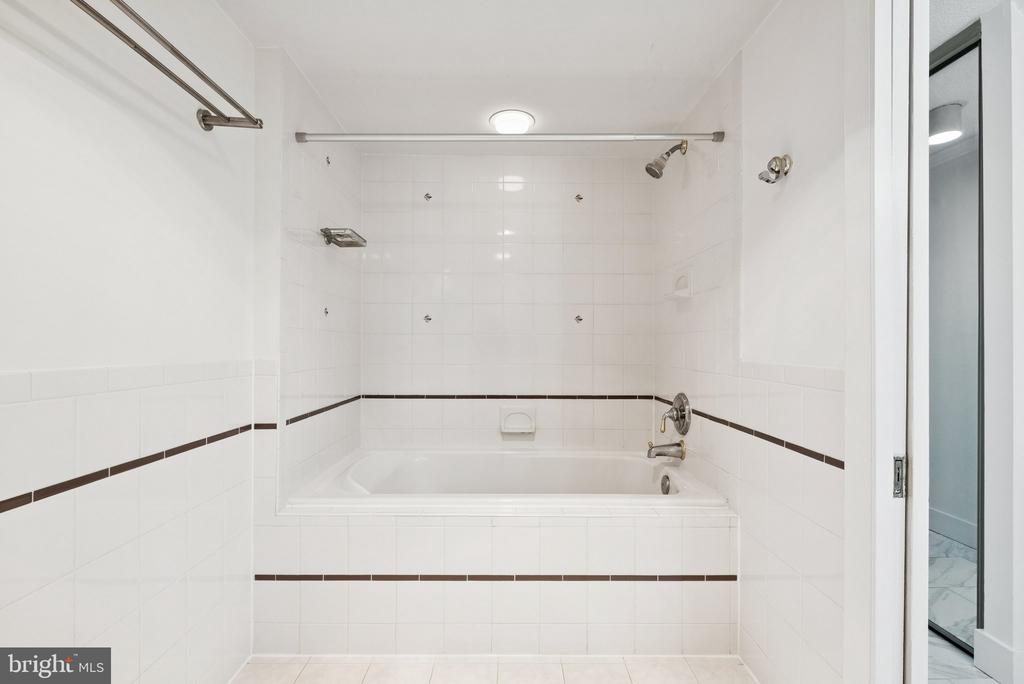 307 YOAKUM PARKWAY 519