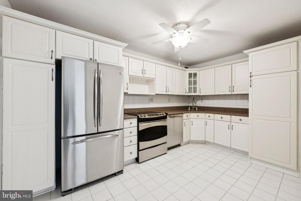 307 YOAKUM PARKWAY 519