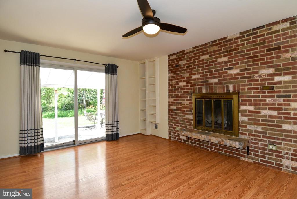 8328 SYRACUSE CIR