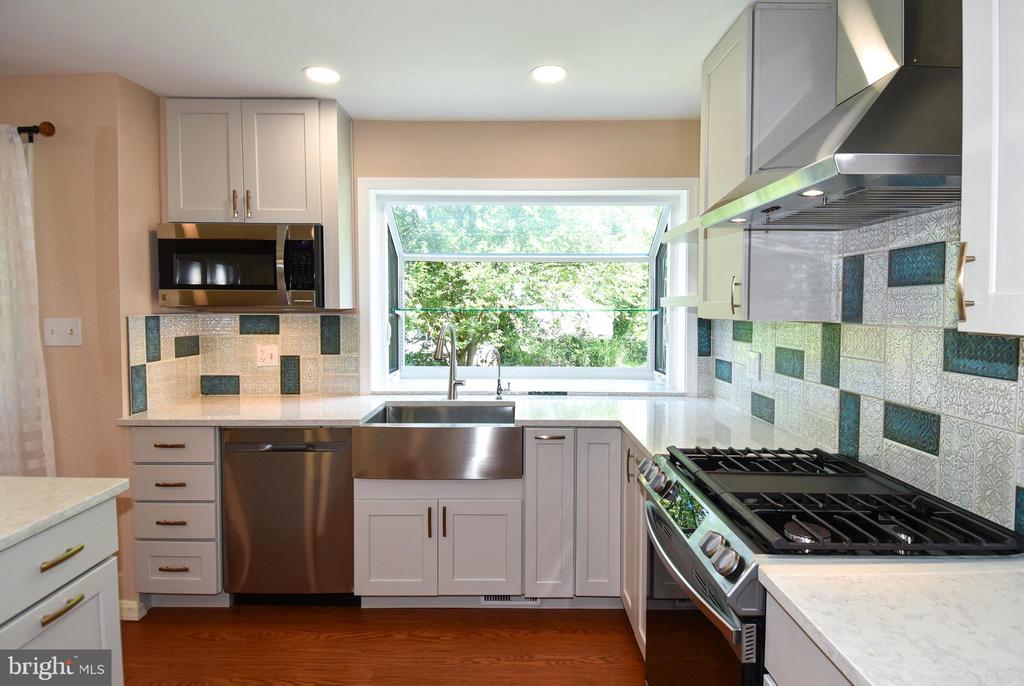 8328 SYRACUSE CIR
