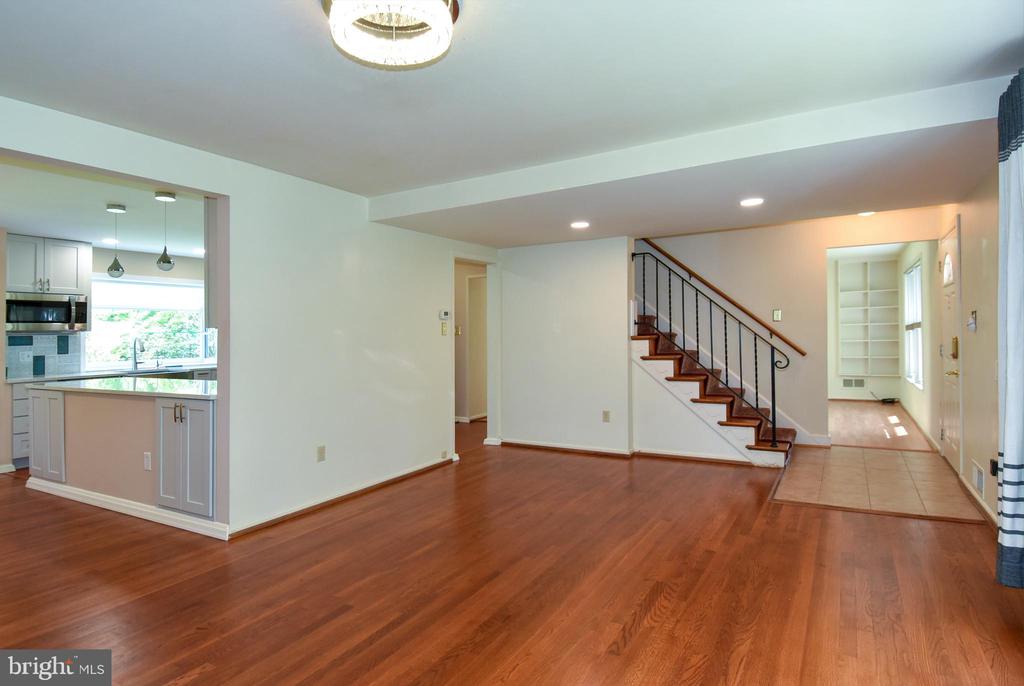 8328 SYRACUSE CIR