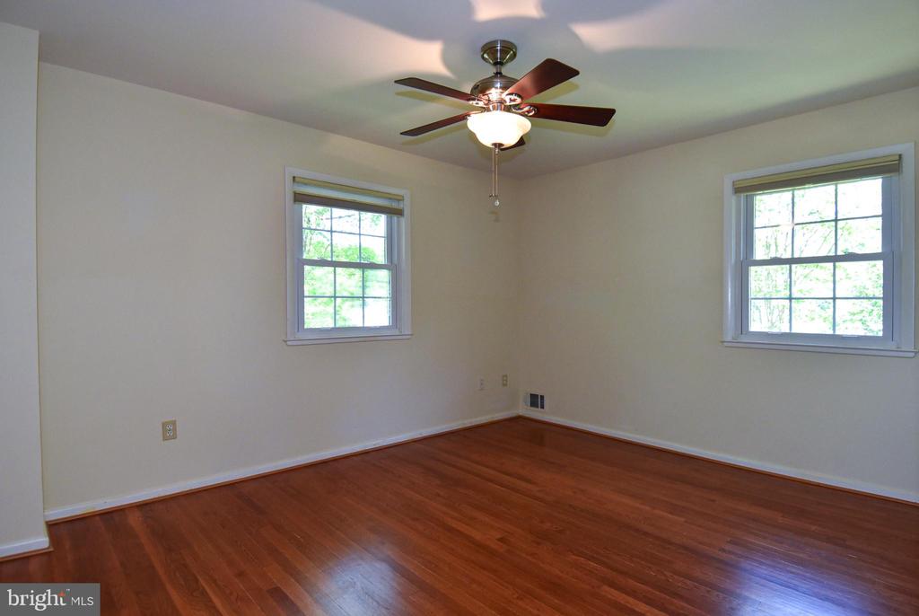 8328 SYRACUSE CIR