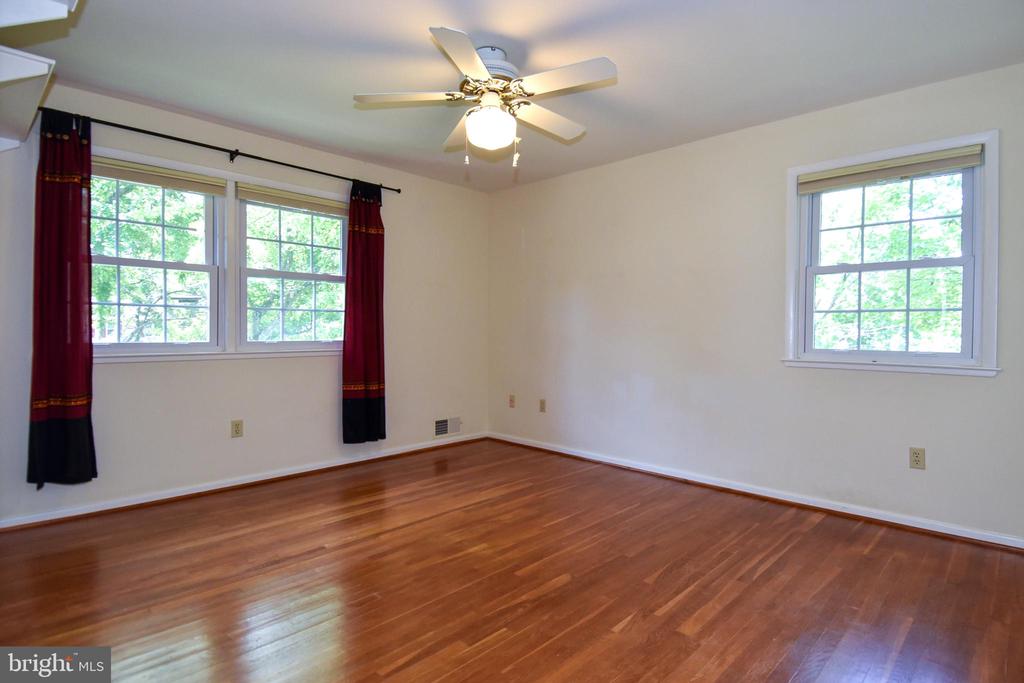 8328 SYRACUSE CIR