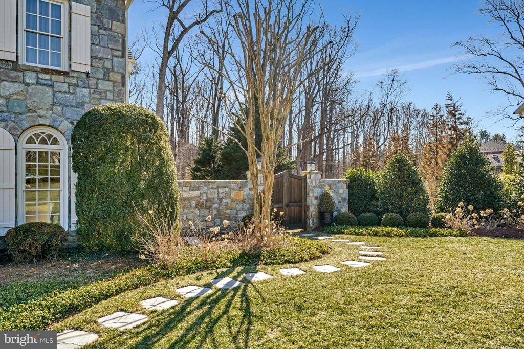 8115 Spring Hill Farm Dr