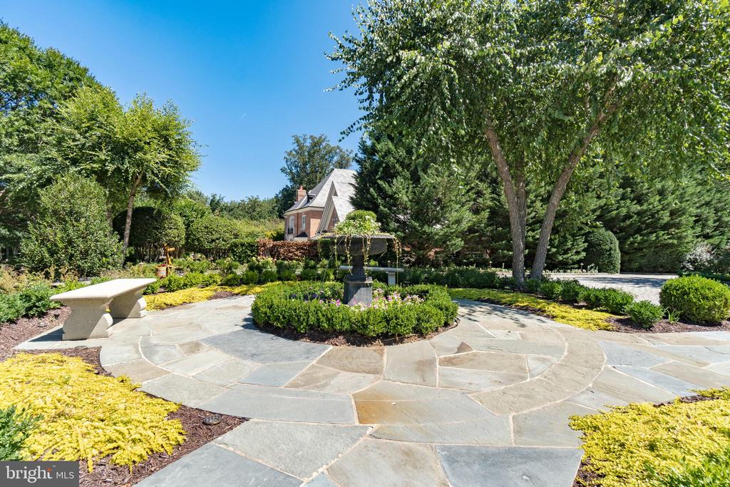 8115 Spring Hill Farm Dr