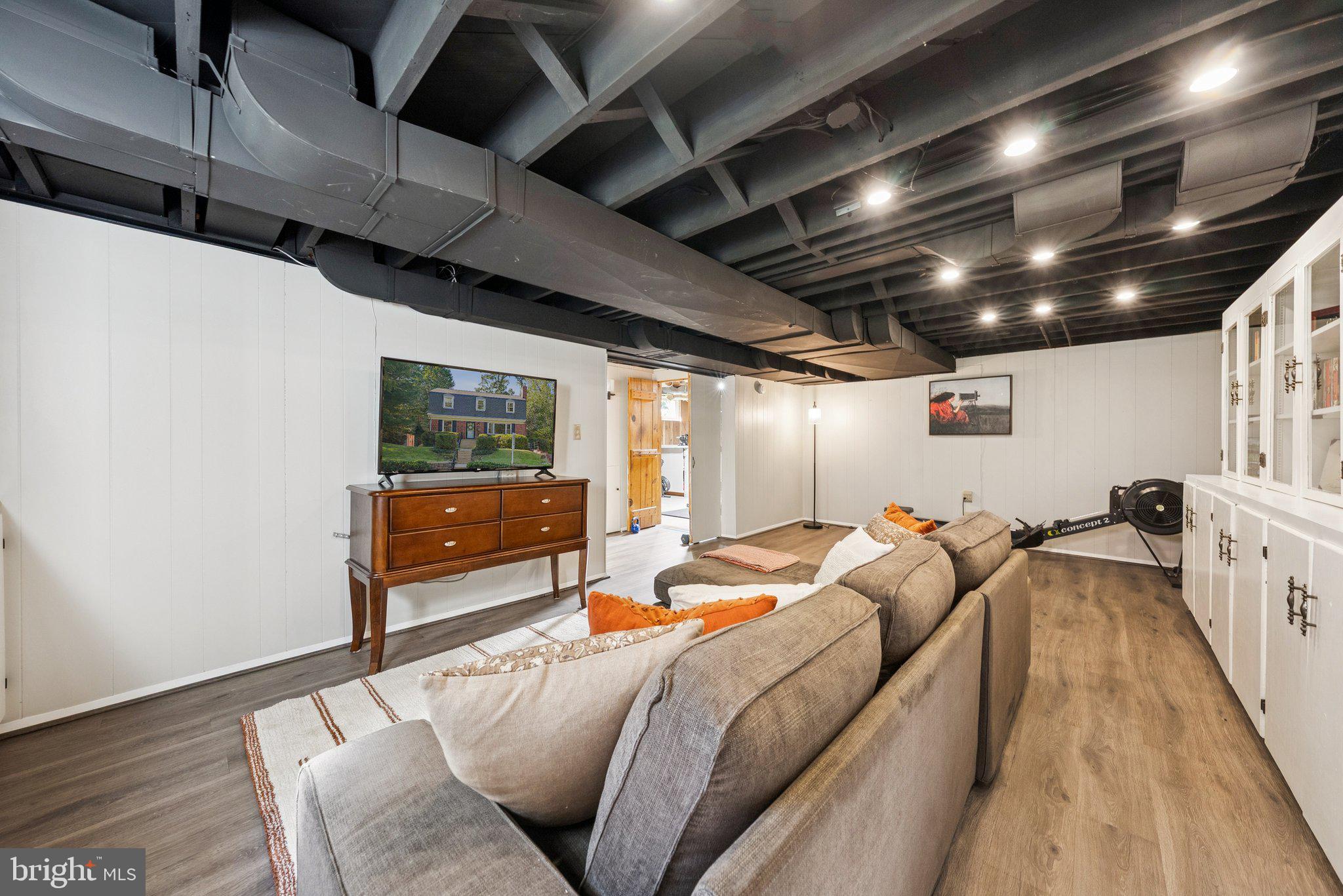 6515 OAKWOOD DRIVE