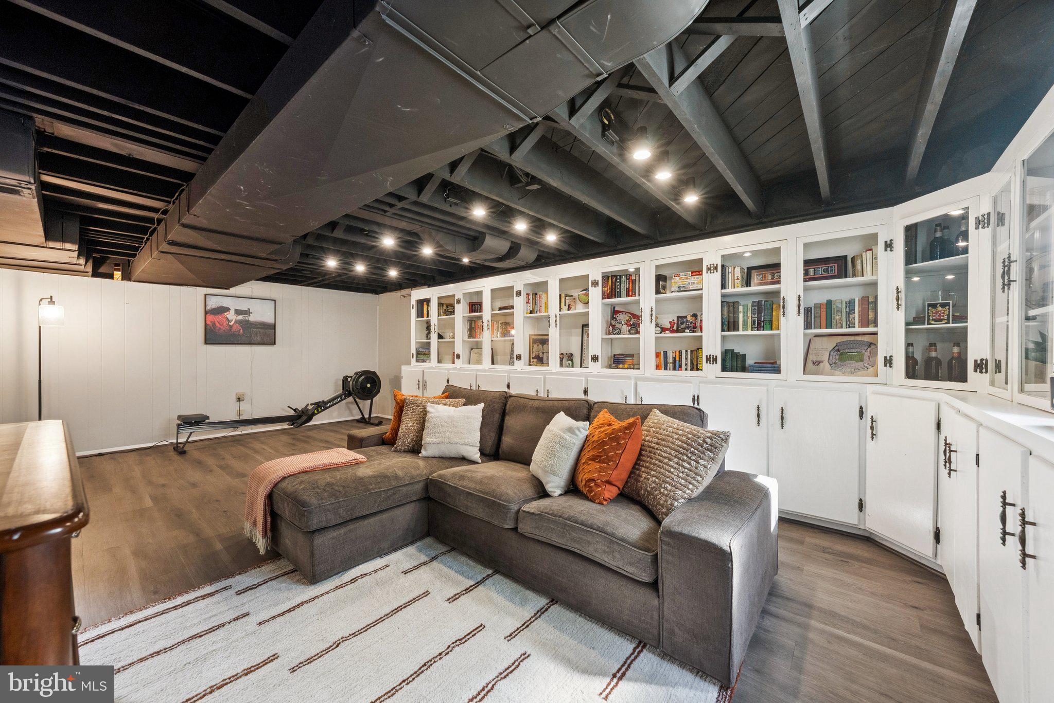 6515 OAKWOOD DRIVE