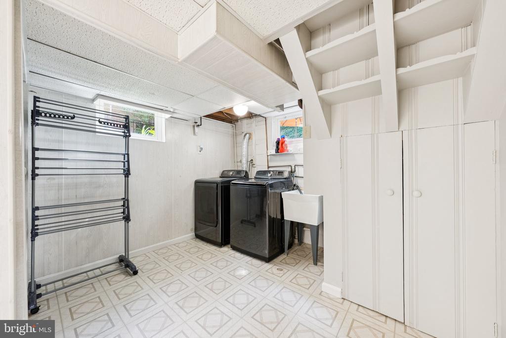 6515 OAKWOOD DRIVE