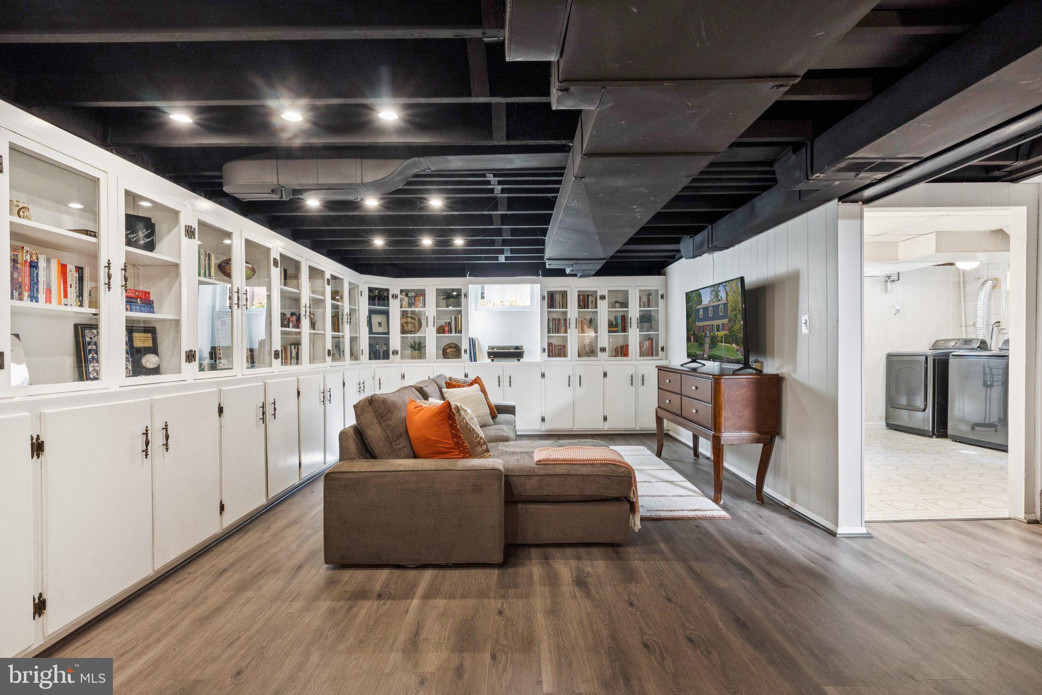 6515 OAKWOOD DRIVE