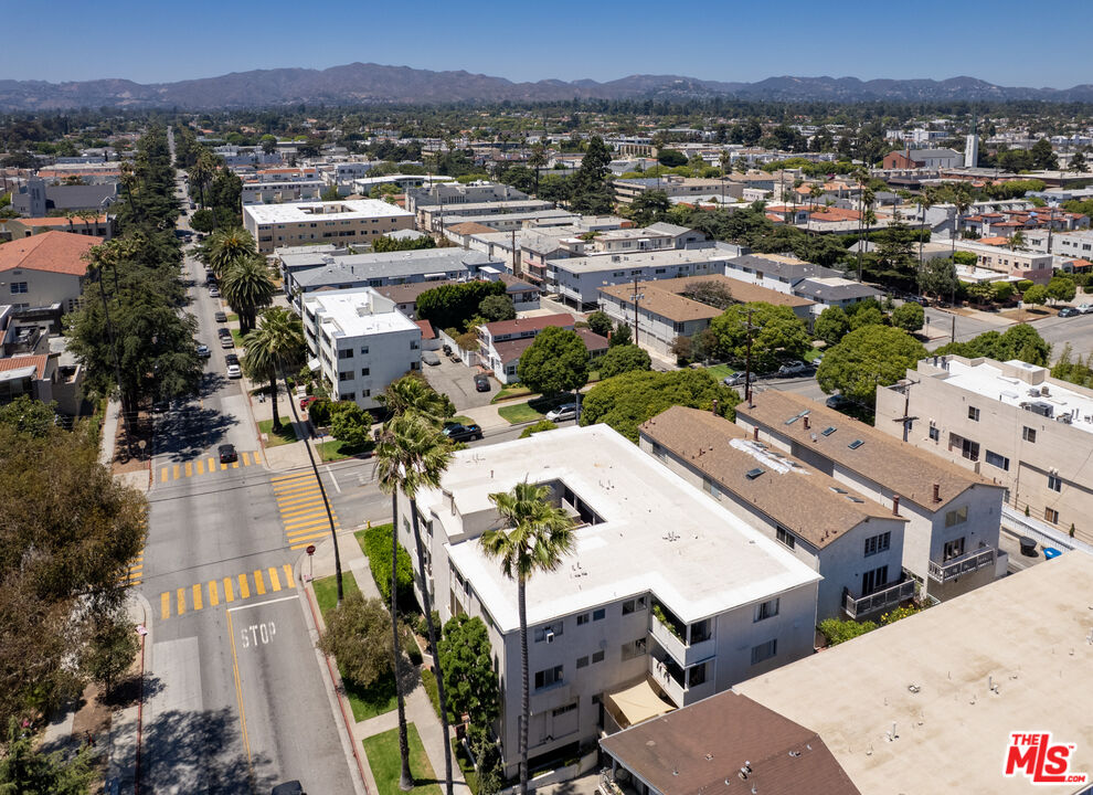 1101 Lincoln Blvd Unit: 2D