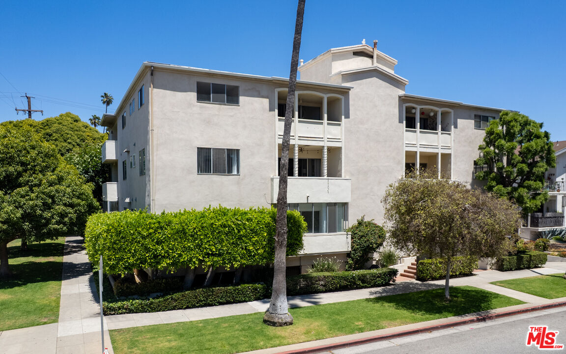 1101 Lincoln Blvd Unit: 2D